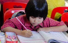 Mẹ đau đầu vì hành động của con học lớp 1, hội phụ huynh lại khen: Rất sáng tạo, đừng ngăn cấm