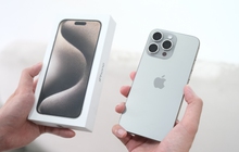 Cận cảnh iPhone 15 Pro Max đầu tiên cập bến Việt Nam: Giá lên đến 70 triệu đồng nhưng nhiều người vẫn không tiếc tiền mua!