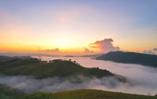 Săn mây trên đỉnh Phượng Hoàng - toạ độ "check in sống ảo" mới cực đẹp ở Quảng Ninh