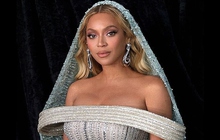 "Ong chúa" Beyoncé gây ấn tượng với bộ trang phục đính đá quý lộng lẫy