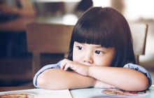 Học sinh tiểu học viết văn về "Cô đơn" được trọn điểm, cả bài không nhắc gì đến chuyện một mình nhưng ai đọc cũng khóc