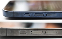 iPhone 15 Pro gặp hiện tượng kỳ lạ: Cứ chạm tay vào là đổi màu sắc - Đang trắng bạc biến thành xanh dương!