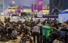 Tình nguyện viên Asiad 19 thức xuyên đêm, lục hàng nghìn túi rác để tìm chiếc điện thoại tắt nguồn