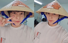 Vừa đến Việt Nam, Xiumin (EXO) đã khoe visual "cưng xỉu" trong chiếc nón lá fan tặng!
