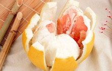 Thứ thường bị vứt bỏ khi ăn bưởi hóa ra giúp cải thiện nhu động ruột và kiểm soát đường huyết cực tốt