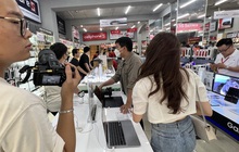Các nhà bán lẻ kiếm được bao nhiêu tiền trong ngày đầu mở bán iPhone 15 chính hãng?
