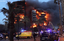 Hình ảnh khu chung cư 14 tầng sau vụ cháy kinh hoàng: Toàn bộ trơ trụi, phủ một màu đen tro tàn