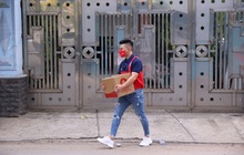 Lê Dương Bảo Lâm hôm trước vừa lên chức CEO, mấy hôm sau đã làm luôn... shipper?