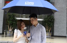 Giới trẻ Hà thành hào hứng bày nhau cách mua Bảo hiểm Trời mưa