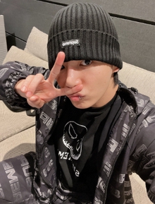 Jungkook (BTS) bất ngờ đích thân lên tiếng về clip nghi vấn ôm ấp bạn gái tại nhà riêng