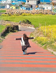 Xả ảnh du ngoạn tận hưởng tại Jeju: Không cần visa, chỉ cần mang theo tâm hồn đẹp nhất để "ăn chơi và chill"