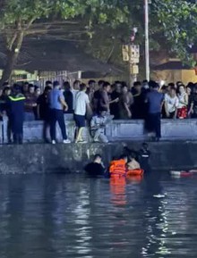 Điều tra vụ bé trai 5 tuổi tử vong dưới hồ nước ở Hà Nội