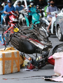 Hà Nội: Hiện trường vụ tai nạn liên hoàn khiến 1 người tử vong, 2 người bị thương nặng