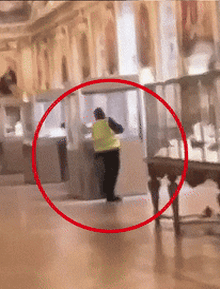 7 phút đột nhập trộm 8 bảo vật trong bảo tàng Louvre: Vì sao vụ cướp diễn ra nhanh như vậy?
