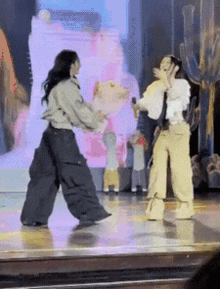 Màn cầu hôn “sượng trân” thiếu muối nhất Vbiz