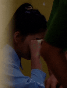 Thùy Tiên vội ôm lấy khi Hằng Du Mục bật khóc nức nở