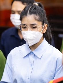 Hằng Du Mục khóc nghẹn: “Hai con nhỏ bị quấy rối, đang phải đối diện với việc bị tước quyền nuôi con”