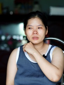 Mẹ bầu ôm 3 con chạy lũ, chen cùng 70 người trong một ngôi nhà: "Bọn trẻ hoảng loạn, đứa lớn đứa nhỏ đều khóc"