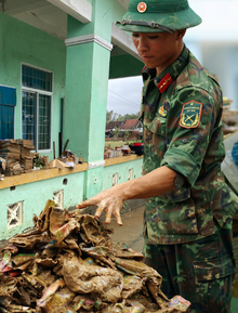 Xót xa cảnh tượng ở một trường tiểu học sau cơn lũ