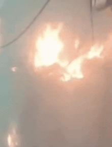 Cận cảnh bên trong tòa nhà cháy ở Hong Kong (Trung Quốc): Như hỏa ngục, người mắc kẹt ho sặc sụa vì khói