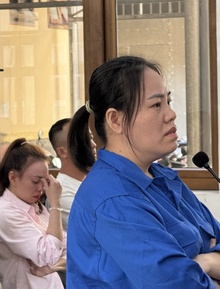 Xét xử vụ đầu độc 4 người thân bằng xyanua: Bị cáo Bích rơi nước mắt ân hận muộn màng, cúi đầu xin lỗi gia đình