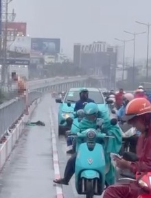 Vụ người đàn ông bỏ lại ô tô, nhảy cầu ở TP.HCM: Gia đình tiết lộ thông tin bất ngờ