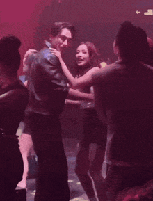 Sự kiện HOT nhất hôm nay: Châu Bùi gây náo loạn với trang phục táo bạo, Chi Pu tình tứ với 1 mỹ nam