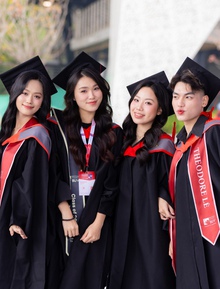 Vác máy đi chụp dàn trai xinh gái đẹp BUV trong lễ tốt nghiệp: Sao visual ai cũng "vuýp" vậy?