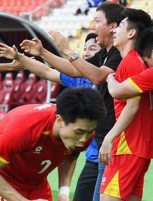 3 phút ghi 2 bàn để vào chung kết SEA Games, U22 Việt Nam khiến trăm triệu người hâm mộ bùng nổ cảm xúc