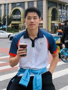 "Trai đẹp" Đình Bắc đang hẹn hò bạn gái lớn hơn 6 tuổi?