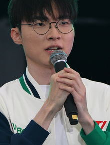 Khoảnh khắc chấn động: Faker nói tiếng Việt "ngọt lịm", hàng triệu fan T1 vỡ òa