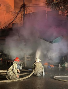 Cháy chợ Xanh Định Công, nhiều gian hàng bị thiêu rụi