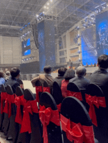 Chưa từng có tại Việt Nam: Khán giả đã đến nhưng không có nghệ sĩ, BTC báo hoãn giờ chót gây phẫn nộ