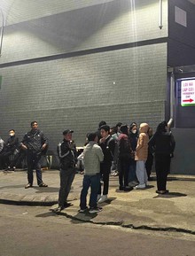 Đêm trắng ngóng tin người thân sau vụ lật xe chở đoàn từ thiện ở Lào Cai