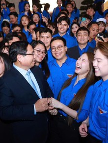 Hòa Minzy quá xịn: Được Thủ tướng Phạm Minh Chính khen ngợi, trang Thông tin Chính Phủ đăng bài đầy tự hào!