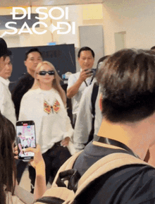"Chị đại" CL (2NE1) "thở cũng ngầu" đổ bộ Nội Bài, idol người Việt Hanbin (TEMPEST) đi giữa biển fan gây choáng!