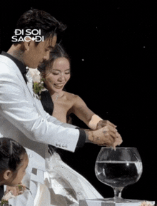 Đạt G và Cindy Lư cắt máu thề nguyện trong lễ cưới, 2 nhóc tỳ thực hiện nghi thức độc đáo