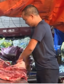 Đường dây bán thịt lợn chết tại chợ Phùng Khoang: Giá ban đầu chỉ 20.000 đồng/kg, biết kém chất lượng vẫn xẻ bán cho khách mỗi ngày