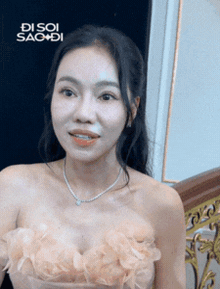 Clip: Bà Phạm Kim Dung biến sắc, quay mặt bỏ đi khi vừa nghe tên Hoa hậu Thuỳ Tiên