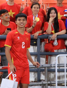 Xúc động câu chuyện mẹ ở trọ 3 năm, rửa bát, làm thuê nuôi giấc mơ cầu thủ của em út U23 Việt Nam