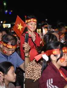 Trước giờ G trận bán kết U23 châu Á: Quê nhà Đình Bắc rộn ràng "tiếp lửa", màn hình LED tại TP.HCM sáng rực chờ U23 Việt Nam