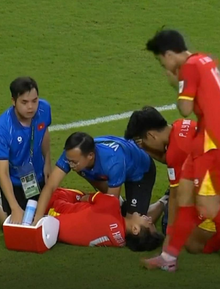 U23 Việt Nam thương nhau như thế: Ai cũng lo lắng khi Hiểu Minh chấn thương, đồng loạt cầu mong 1 điều