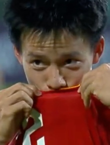 Đẹp vô cùng: Thanh Nhàn hôn lên lá cờ Tổ quốc, ăn mừng cú sút quyết định giúp U23 Việt Nam giành hạng 3 châu Á