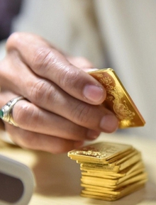 Giá vàng vượt mốc 190 triệu đồng/lượng, hàng triệu người dân đang giữ vàng băn khoăn:  Từ 9/2, vàng nhẫn, vàng miếng mất hóa đơn có bán được không?