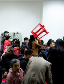 Hà Nội: Giá vàng giảm sốc chỉ sau một đêm, cảnh tượng tại phố Cầu Giấy khiến nhiều người không khỏi bất ngờ