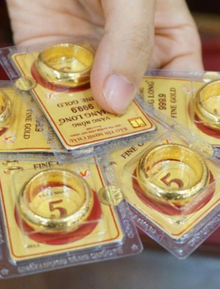 Giá vàng tăng giảm theo giờ: Người được tặng vàng cưới phải nhớ một điều quan trọng!