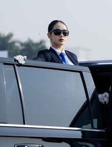 Nữ sĩ quan Cảnh vệ tại buổi diễn tập bảo vệ Đại hội XIV gây ấn tượng mạnh: Khí chất nghiêm trang nhưng vẫn cực cuốn hút