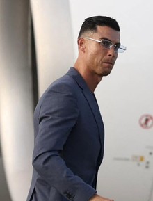 Chuyến bay chở Ronaldo rời tuyển Bồ Đào Nha được theo dõi nhiều nhất thế giới