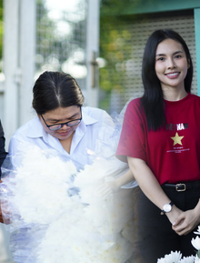 Hai cô gái dậy từ 3h sáng, người đàn ông đặt 1.500 bông cúc trắng trong một ngày TP.HCM nghiêng mình tiễn đưa 731 liệt sĩ