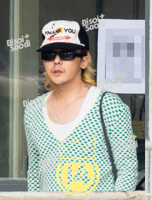 ĐỘC QUYỀN bộ ảnh “nét căng” BIGBANG trên đường ra SVĐ Mỹ Đình: G-Dragon để râu mà vẫn bảnh, Taeyang - Daesung giữ phong độ